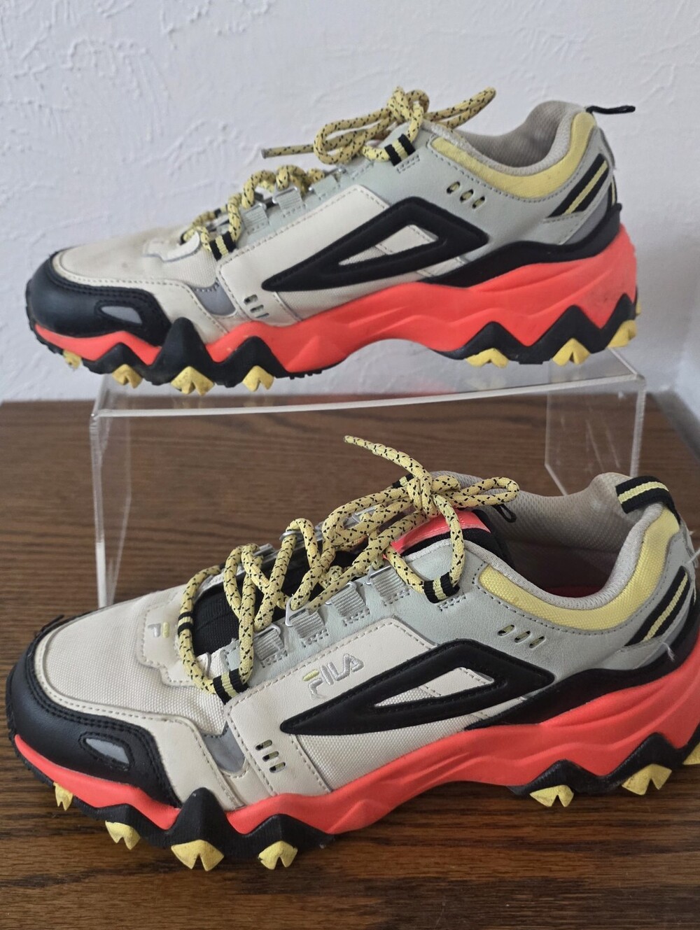 FILA Oakmont TR Fiery Coral Women's Size 10 Trail Running Shoes 5JM00276-119